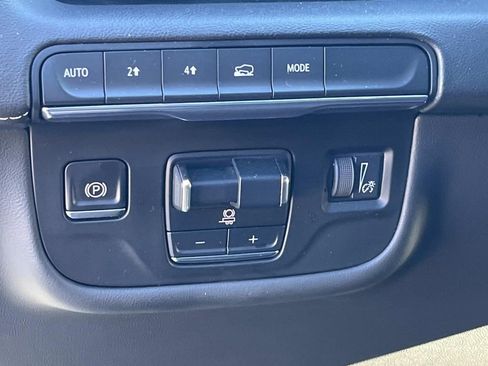 Used 2021 Cadillac Escalade Premium Luxury w/ Performance Package image 28