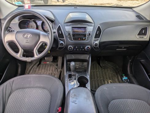 Used 2011 Hyundai Tucson GL image 13