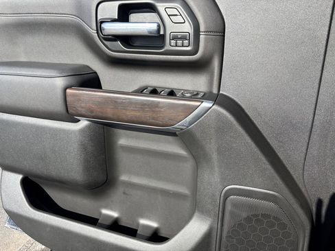 Used 2022 GMC Sierra 2500 SLT w/ SLT Convenience Package image 22