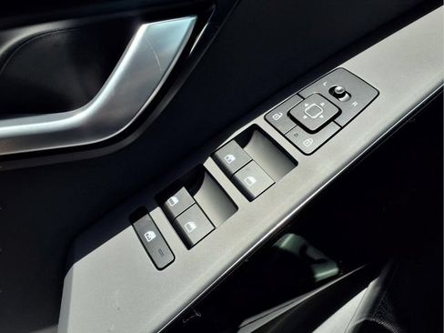 New 2026 Kia Niro EX FWD image 13