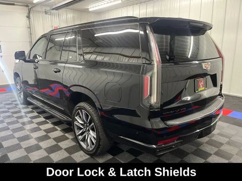 Used 2022 Cadillac Escalade ESV Sport AWD/4WD image 9