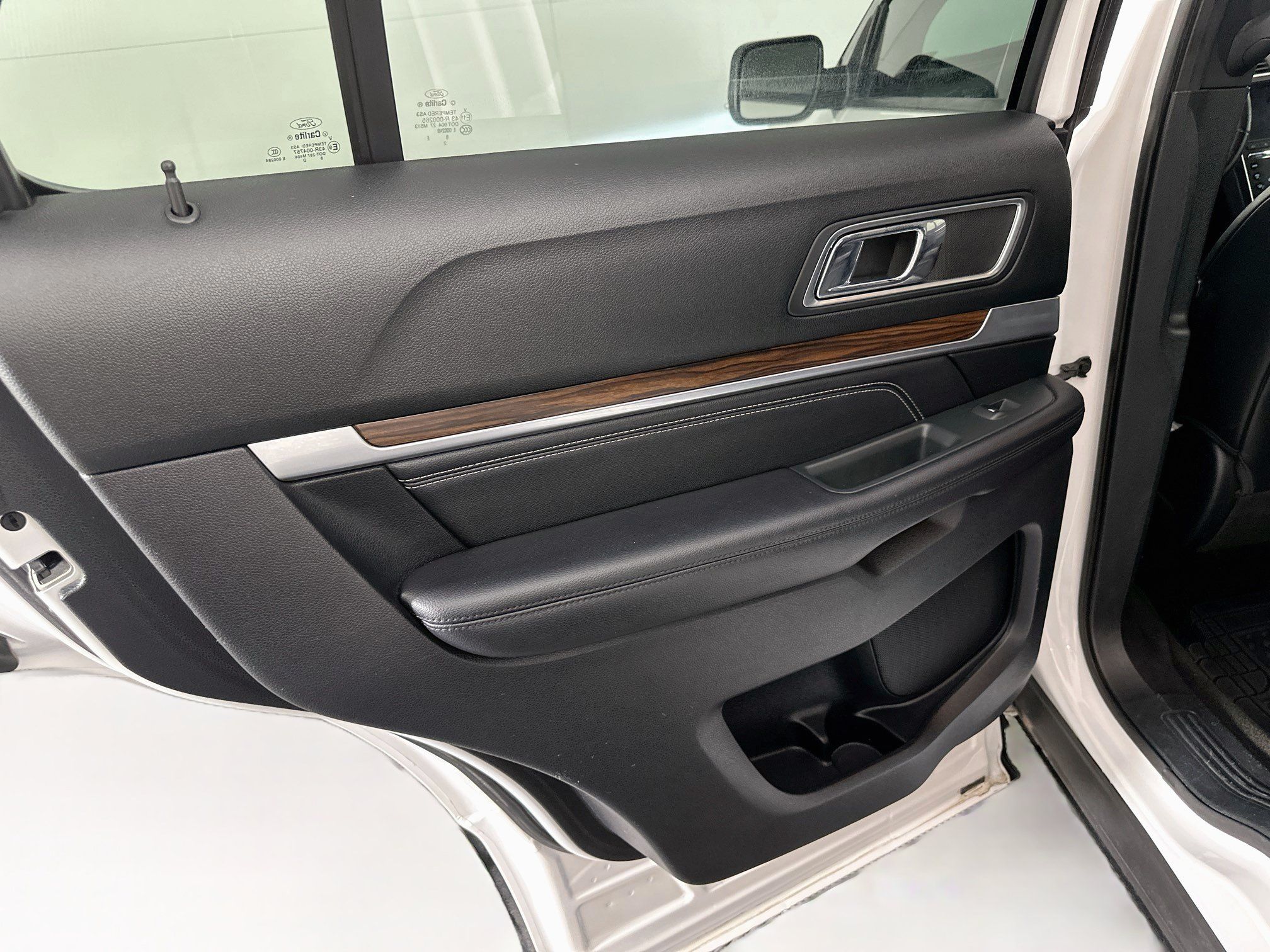 Used 2018 Ford Explorer Limited w/ Equipment Group 301A FWD image 26