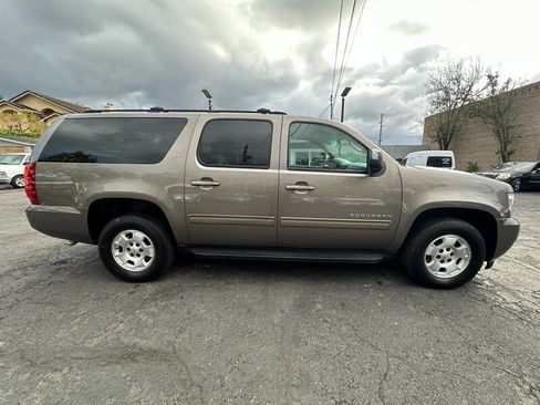 Used 2012 Chevrolet Suburban LT w/ Luxury Package image 4