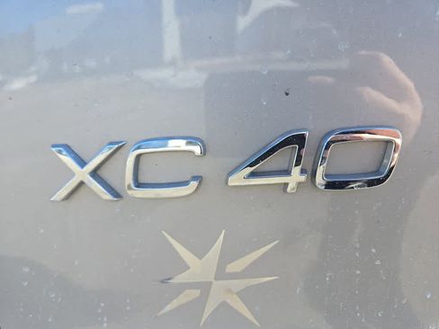 Used 2023 Volvo XC40 B5 Plus w/ Protection Package Premier image 8