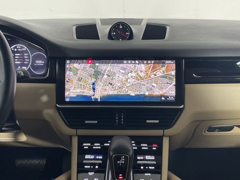 Used 2021 Porsche Cayenne image 17