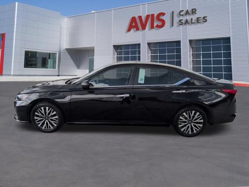 Used 2025 Nissan Altima 2.5 SV FWD image 10
