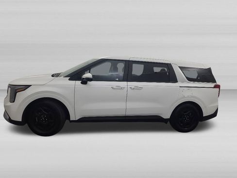 Used 2025 Kia Carnival FWD image 7