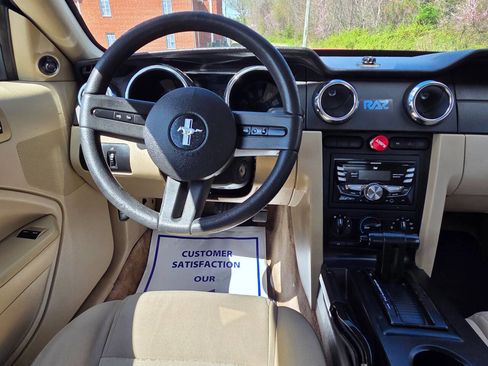 Used 2005 Ford Mustang Premium image 15