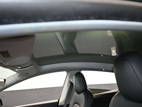 Used 2021 Tesla Model Y Long Range image 11