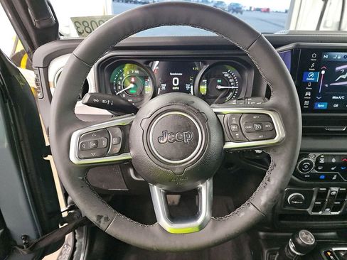 Used 2025 Jeep Wrangler Unlimited Sahara AWD/4WD image 7