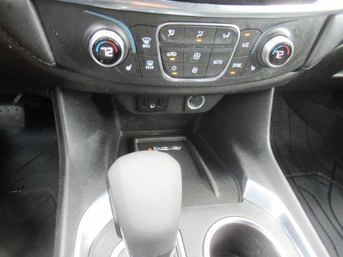 Used 2022 Chevrolet Traverse LT w/ LPO, Floor Liner Package AWD/4WD image 28