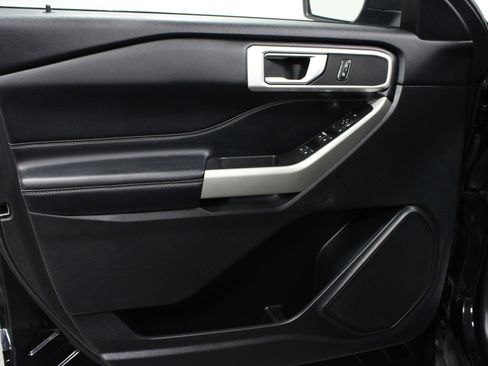 Used 2022 Ford Explorer XLT w/ Equipment Group 202A image 11