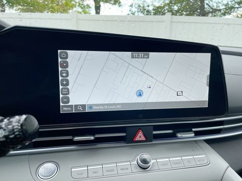 New 2025 Hyundai Elantra Limited image 43