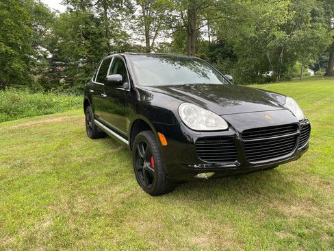 Used 2005 Porsche Cayenne Turbo image 1