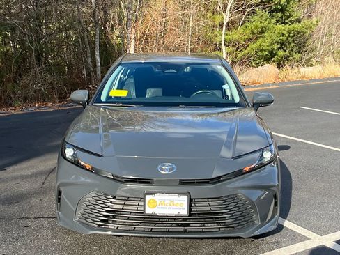 Used 2025 Toyota Camry LE w/ Convenience Package image 8