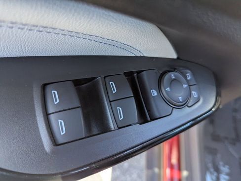 Used 2025 Chevrolet Trax LT w/ LT Convenience Package image 15