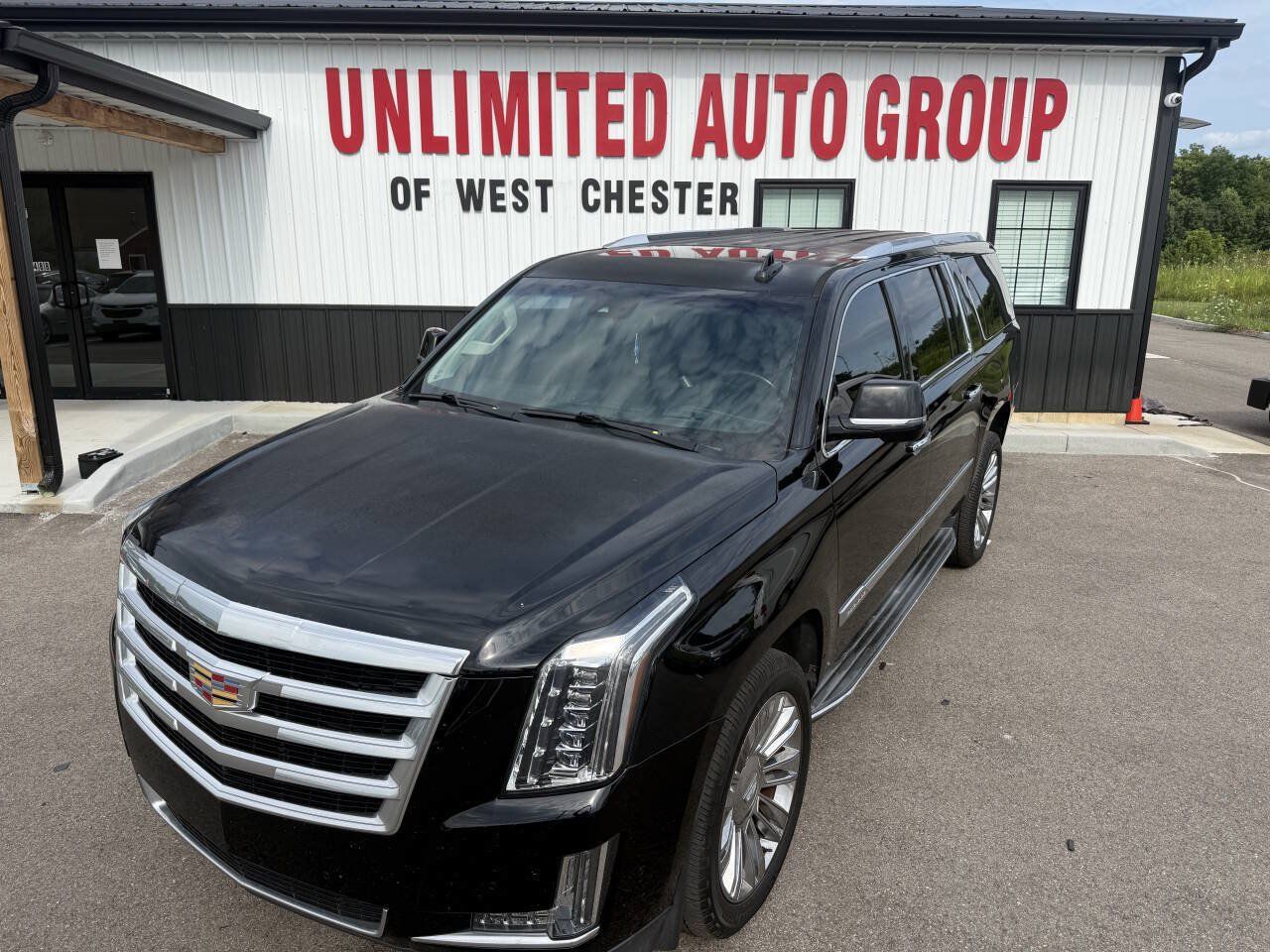 Used 2017 Cadillac Escalade ESV Luxury RWD image 1