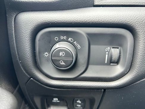 New 2026 RAM 1500 4x4 Crew Cab image 24