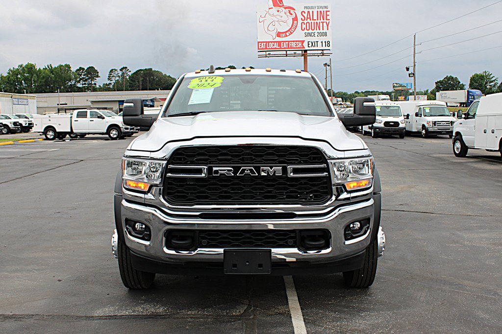 Used 2024 RAM 5500 Tradesman w/ Chrome Appearance Group AWD/4WD image 8