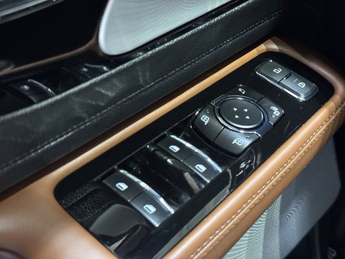 Used 2023 Lincoln Aviator Reserve w/ Equipment Group 201A image 35