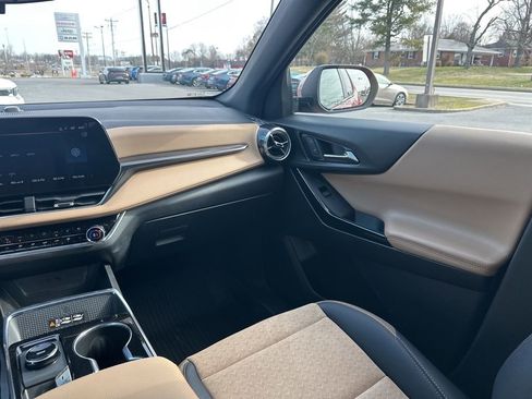 Used 2025 Chevrolet Equinox ACTIV w/ Convenience Package III image 15