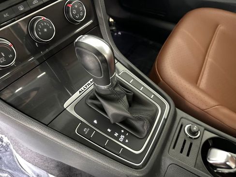 Used 2019 Volkswagen Golf Alltrack S image 24