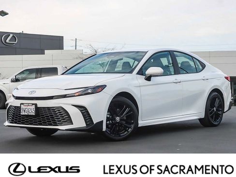 Used 2026 Toyota Camry SE image 1