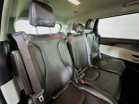 Certified 2024 Kia Carnival LX image 27