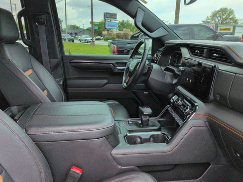 Used 2023 GMC Sierra 1500 AT4 AWD/4WD image 10