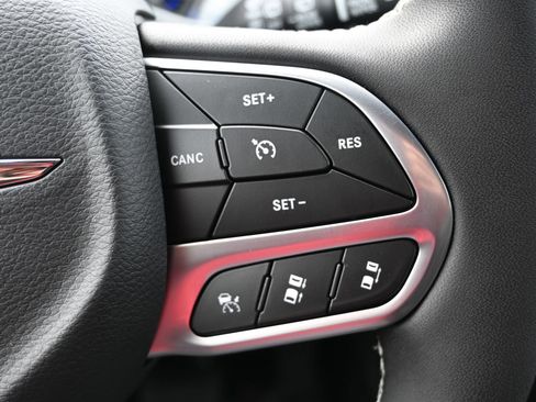 New 2026 Chrysler Pacifica Select image 11