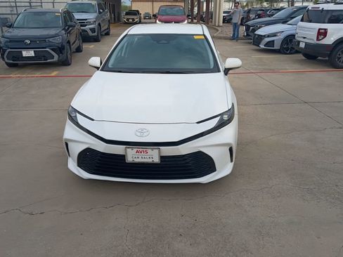 Used 2025 Toyota Camry LE image 5