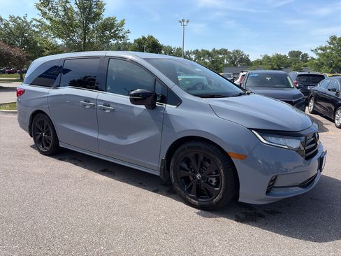 Used 2024 Honda Odyssey Sport image 3
