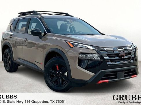 Used 2025 Nissan Rogue SV image 1