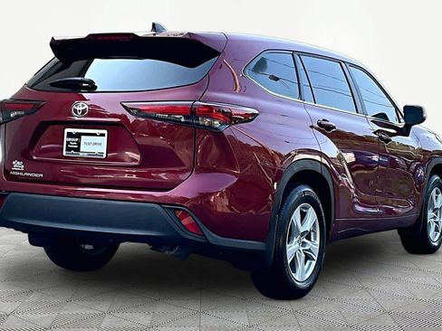 Certified 2025 Toyota Highlander LE FWD image 13
