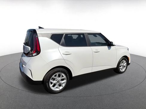 Used 2025 Kia Soul LX w/ LX Technology Package FWD image 14