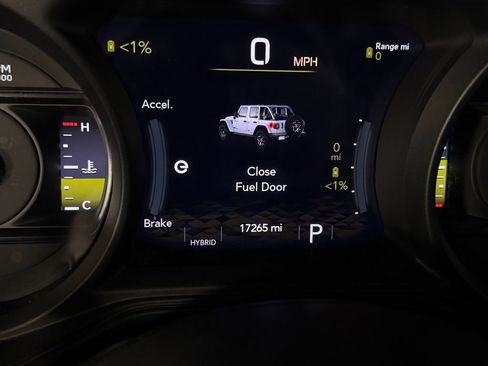 Used 2024 Jeep Wrangler Unlimited Sahara w/ Technology Group AWD/4WD image 16