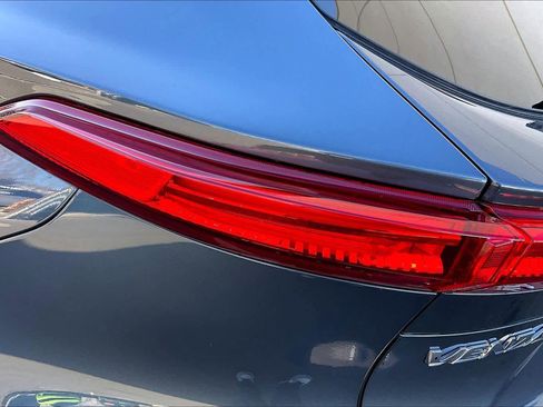 Used 2023 Toyota Venza Limited image 28