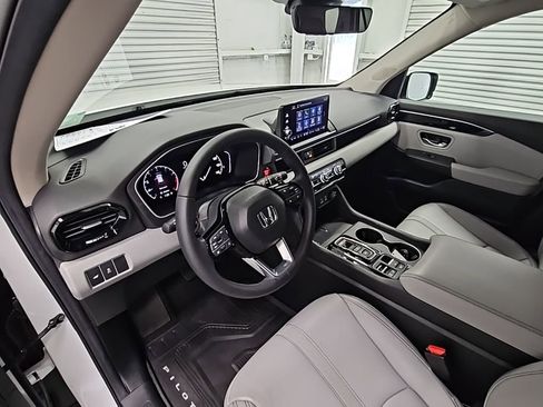 Used 2025 Honda Pilot EX-L image 12