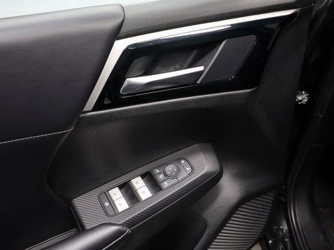 Used 2023 Mitsubishi Outlander SE image 24