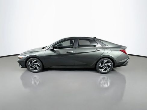 Used 2025 Hyundai Elantra Limited FWD image 3