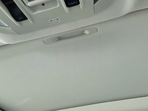 Used 2023 Toyota Highlander Limited FWD image 17