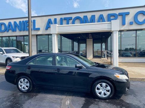 Used 2011 Toyota Camry LE FWD image 2