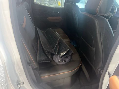Used 2025 GMC Canyon AT4 AWD/4WD image 7