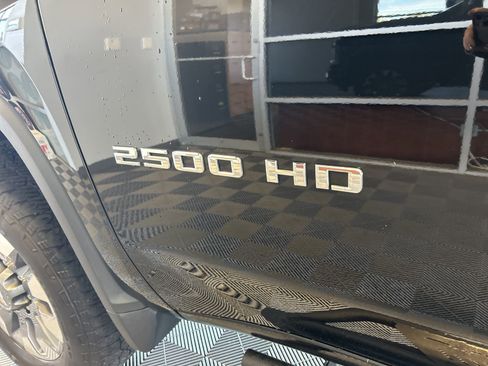 Used 2024 Chevrolet Silverado 2500 Custom w/ Custom Value Package image 10