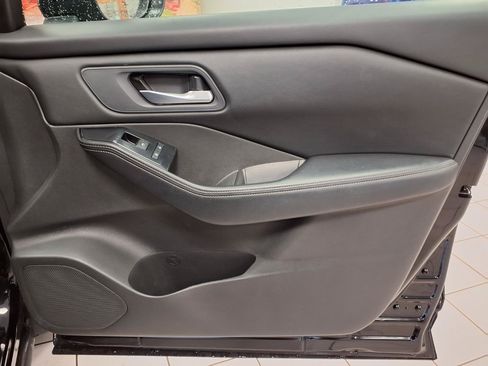 Used 2025 Nissan Rogue SV FWD image 11
