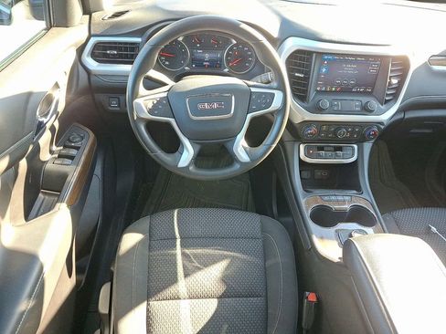 Used 2023 GMC Acadia SLE image 11