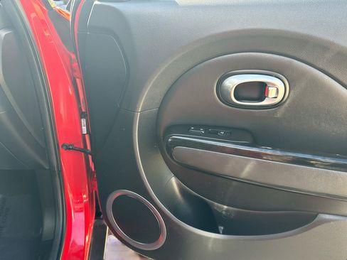 Used 2016 Kia Soul ! FWD image 30