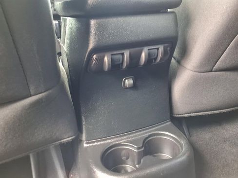 Used 2018 Jeep Wrangler Unlimited Sahara AWD/4WD image 21