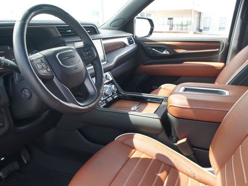 Used 2024 GMC Yukon Denali Ultimate AWD/4WD image 15