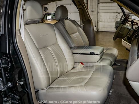 Used 2010 Lincoln Town Car Signature Limited image 74